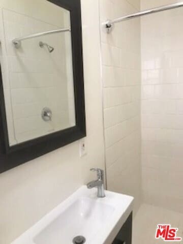 Building Photo - 814 S Hobart Blvd