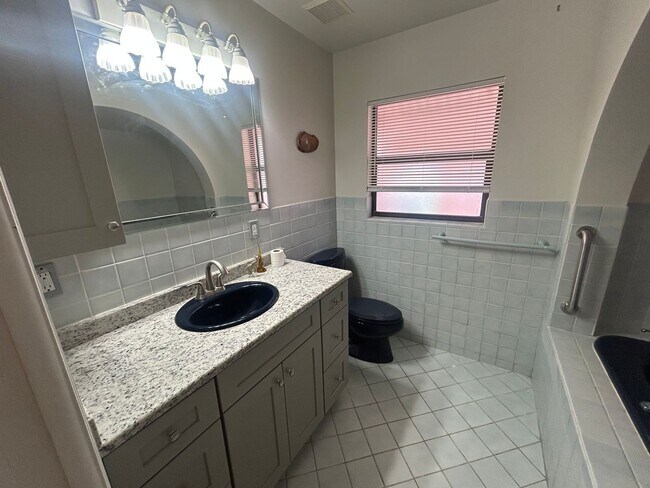 Building Photo - DIRECT GULF ACCESS 2/2 FOR RENT
