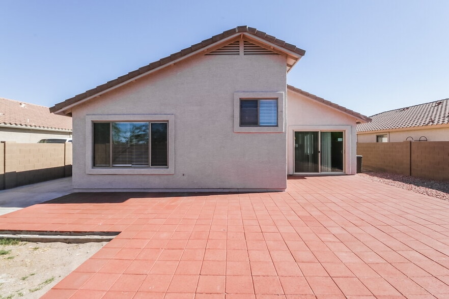 Building Photo - 3724 W Pleasant Ln