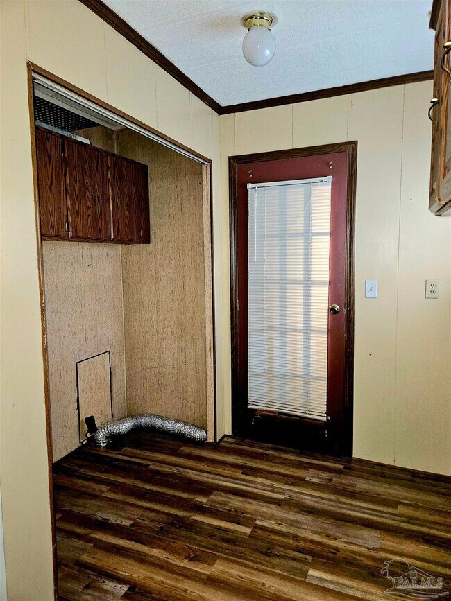 Building Photo - 649 Hwy 95A N