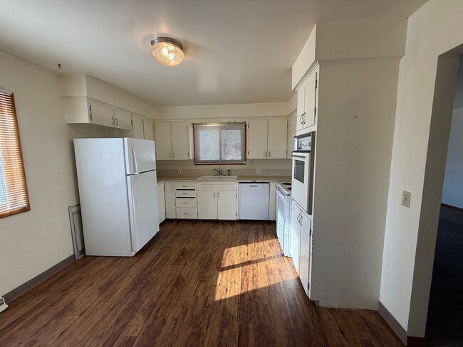 Building Photo - Quick Move In! 6 Month Lease Special! 3 bedroom, 1.5 Bath Home with attached garage in Loveland, CO