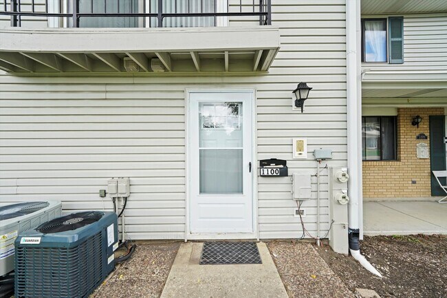 Building Photo - 1100 Stoughton Ct