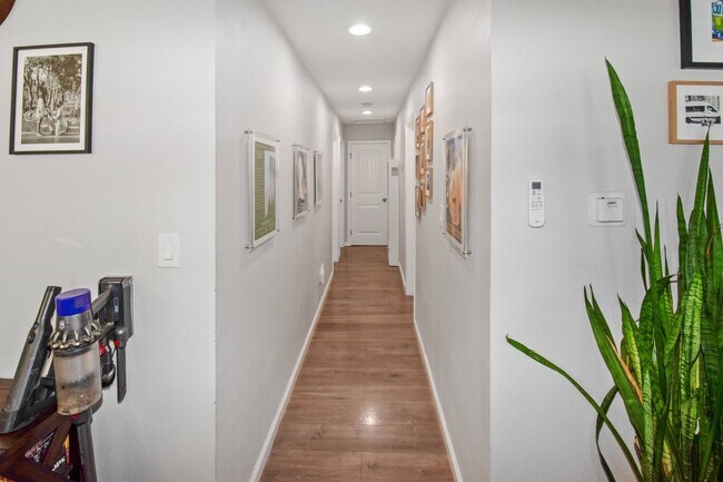 Building Photo - 2131 Ilex Ave