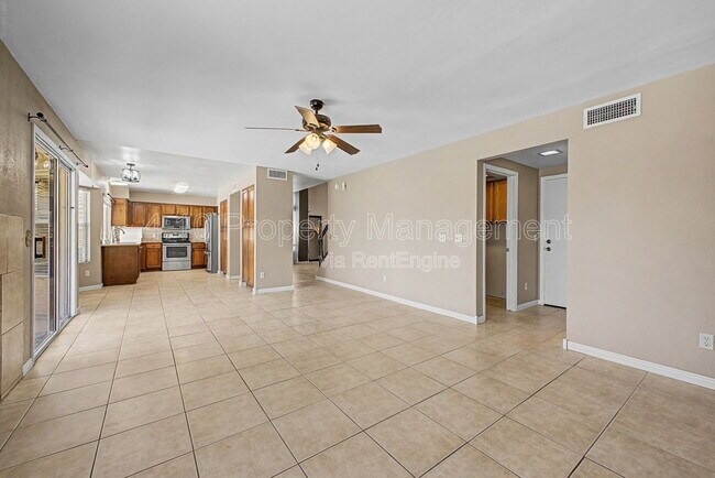 Building Photo - 3236 E Hiddenview Dr