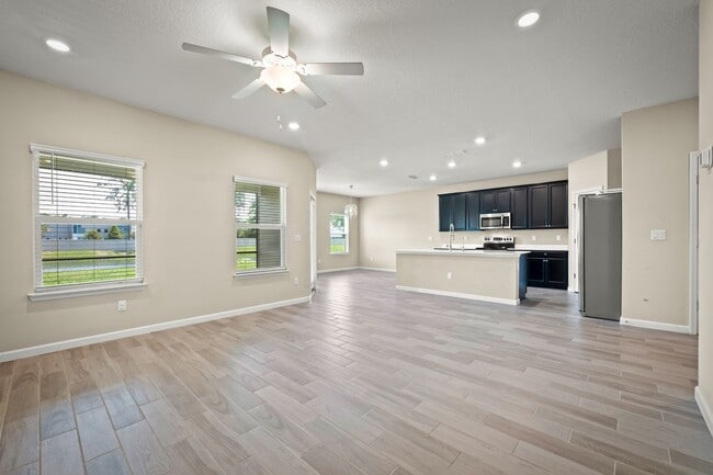 Building Photo - Spacious 4-Bedroom Home with Screened Pati...