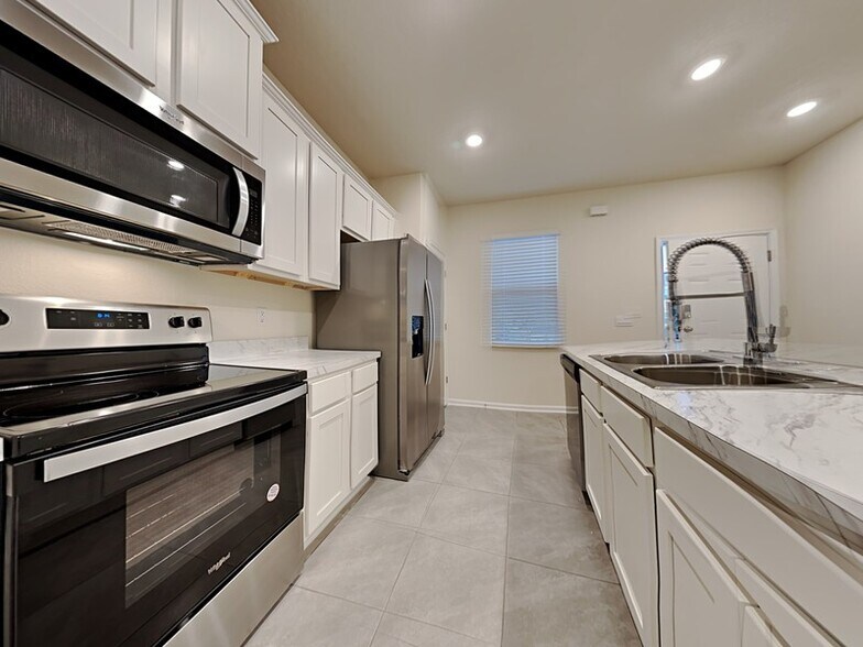 Building Photo - 519 Big Tree Wy