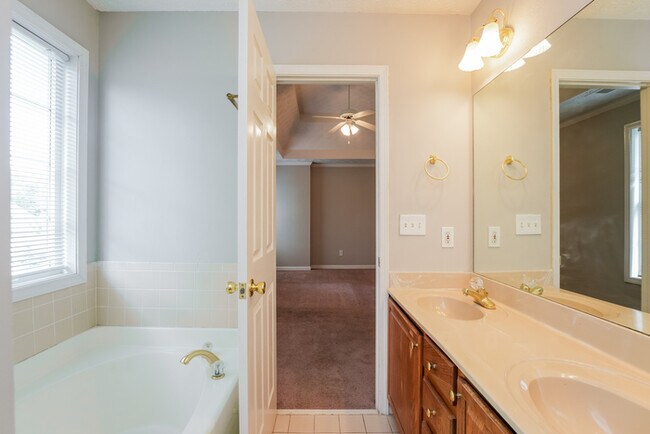 Building Photo - 95 Bermuda Cir