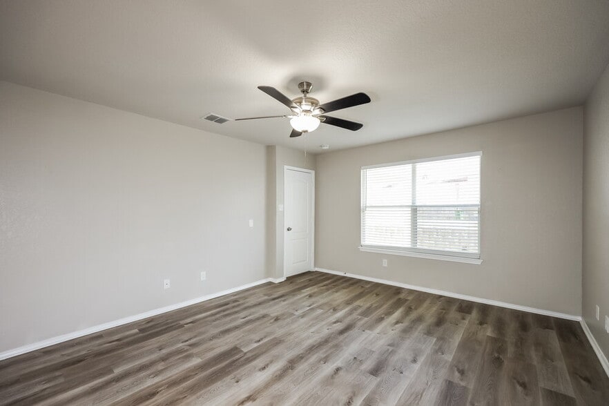 Building Photo - 13510 Sundance Scape