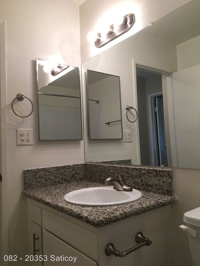 Building Photo - 20353 Saticoy St