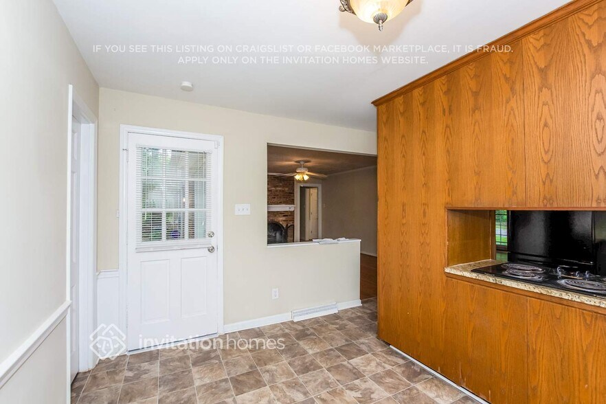 Building Photo - 6000 Sheppard Ct