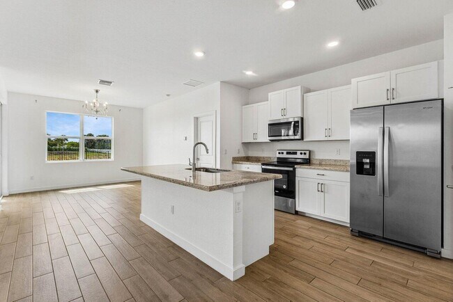 Building Photo - 2770 NE Breezeway Cir