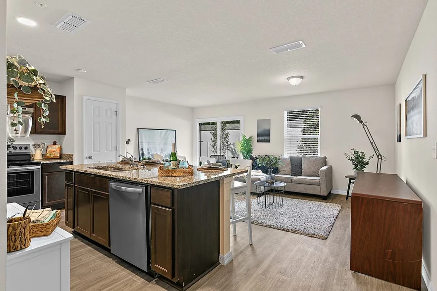 Great Room - 7644 Mailes Ct