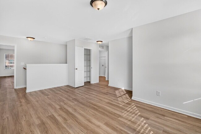 Building Photo - Expansive 4-bedroom, 3.5-bathroom single-family home boasts 3,150 sq. ft.
