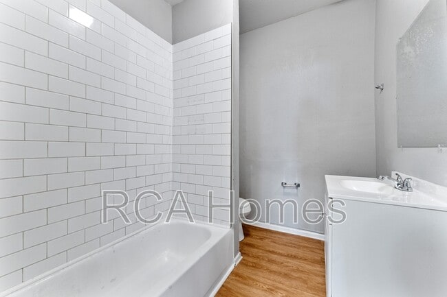 Building Photo - 2956 Ruckle St