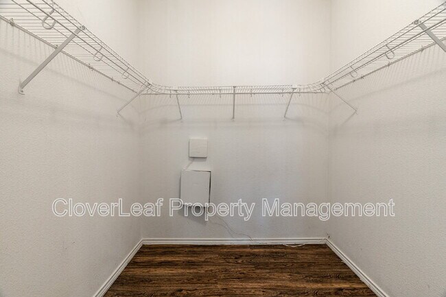 Building Photo - 106 Red Willow