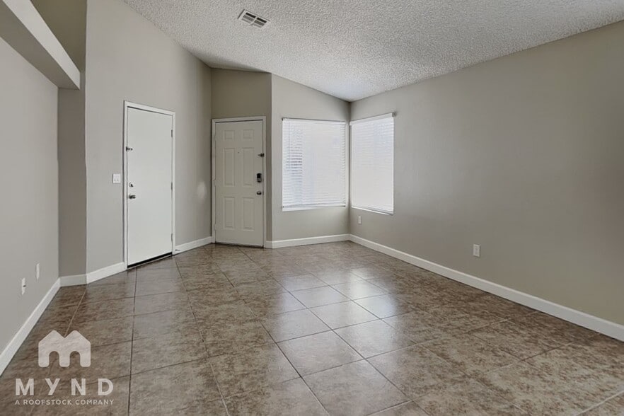 Building Photo - 2241 Goldhill Way