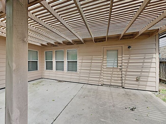 Building Photo - No Application Fees* $500 Off 1st Month - ...