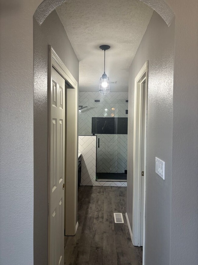 Building Photo - Charming 4-Bedroom Home in a Prime Location!