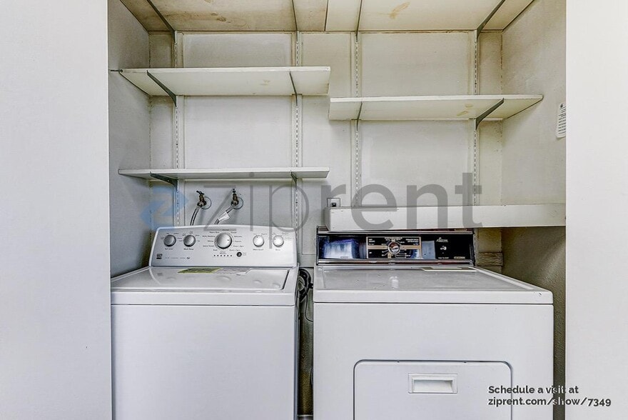 Building Photo - 4636 Huggins Way