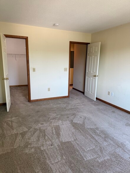 Primary bedroom - 166 Old Brookfield Rd