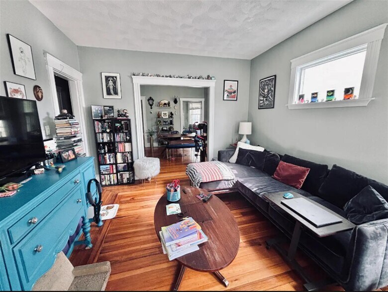 Building Photo - 835 Fellsway