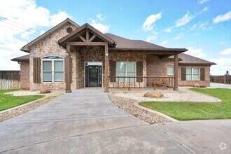 Building Photo - 4 Bedroom 3 Bathroom Home is Llano Estates!