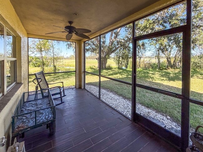 Building Photo - 2BR | 2Bath Central Sarasota Townhouse