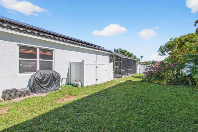 Building Photo - 7076 Middlebury Dr