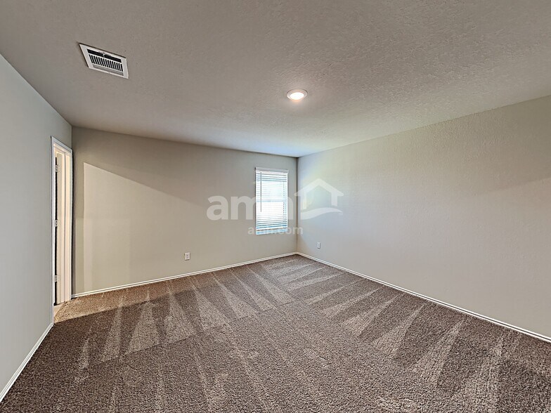 Building Photo - 10507 Varmus Dr