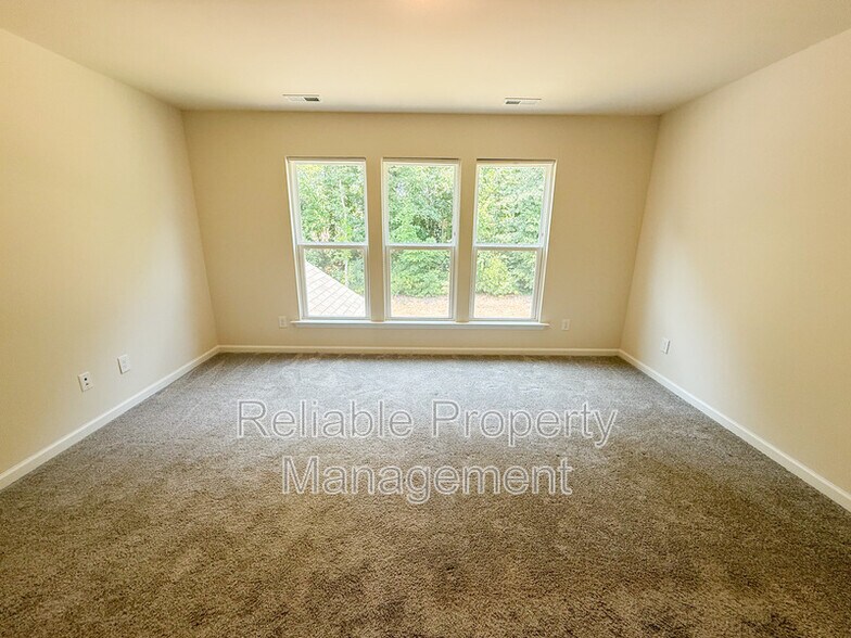 Building Photo - 261 White Oak Ridge Dr
