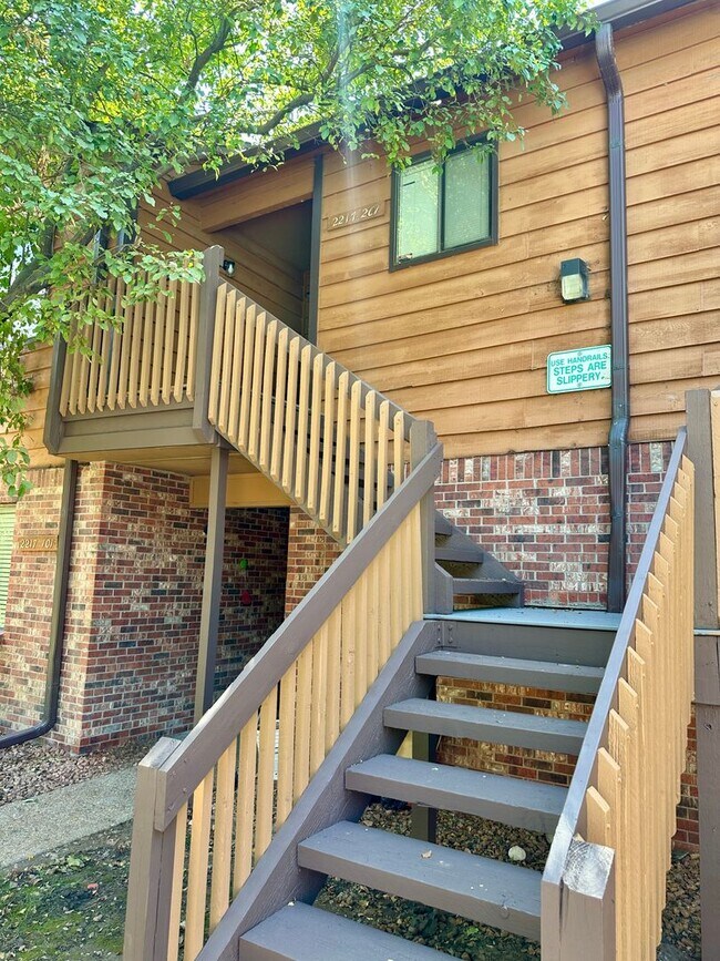 Building Photo - Spacious 2 Bed 2 Bath Condo in Aurora! Across from Community Pool!!