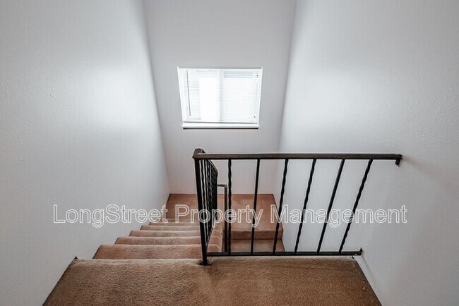 Building Photo - 1950 NW Hayes Ave