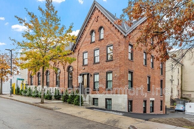 Building Photo - 205 Summer St