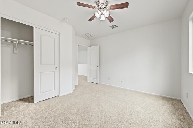 Building Photo - 6135 E Paradise Ln