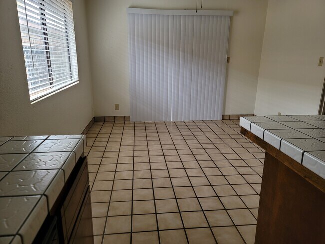 Building Photo - 930 N Indiana St