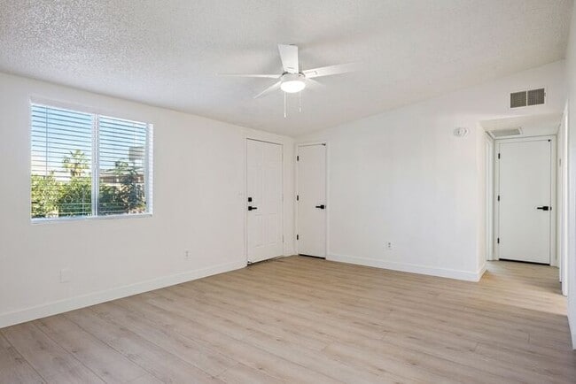 Building Photo - 1480 E 29th Ave