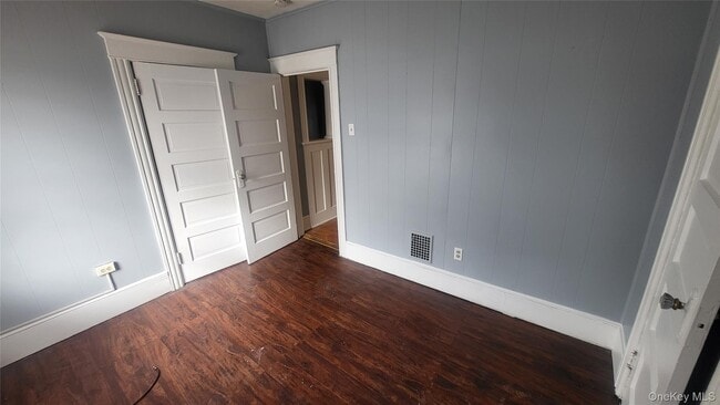 Building Photo - 107 Smith St