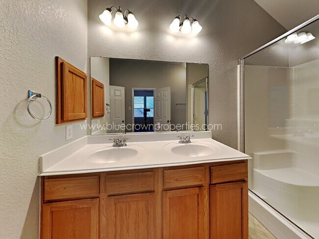 Building Photo - 2828 Glendale Way