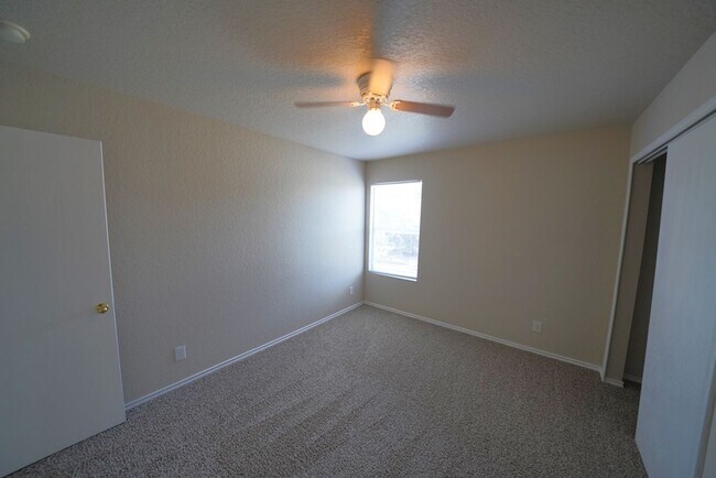 Building Photo - Charming 4-Bedroom, 2.5-Bathroom Home in C...