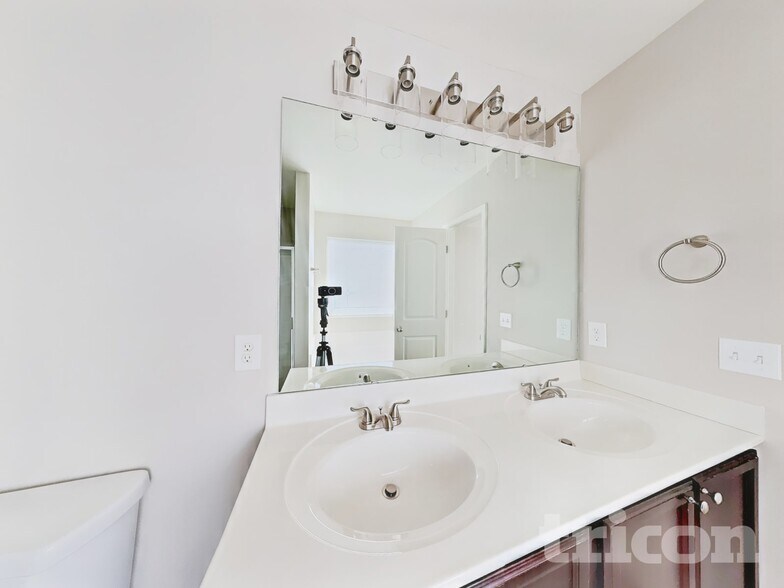 Building Photo - 3923 Carolina Cherry Dr