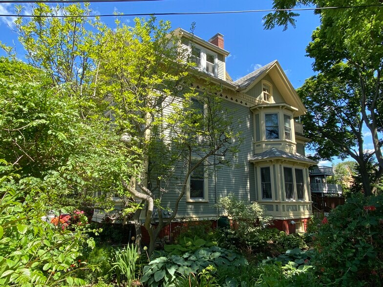 Building Photo - 105 Chestnut St