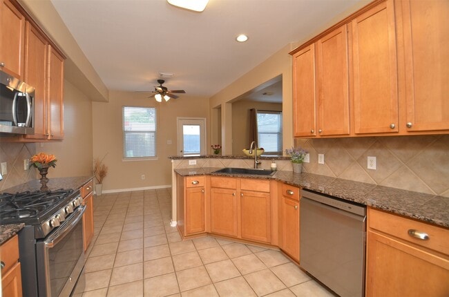 Building Photo - 2911 Meadowglen Cove