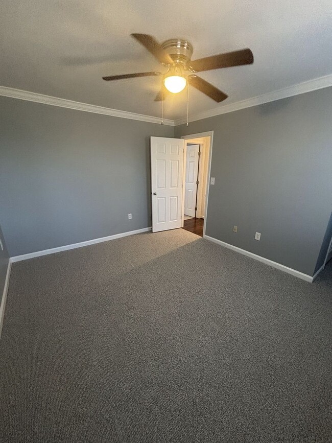 Building Photo - Fully Renovated 2 bed 2.5 bath Townhome in...