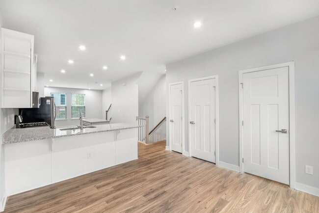 Building Photo - 418 W Tremont Ave