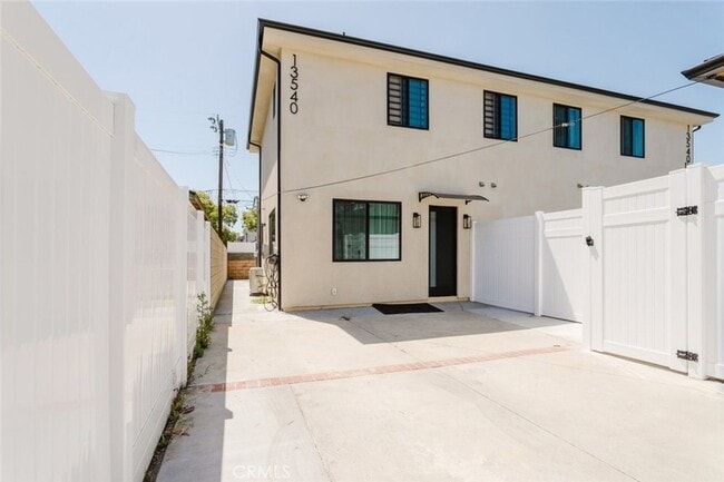 Building Photo - 13540 Hamlin St