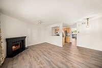 Building Photo - Fabulous University Heights location!