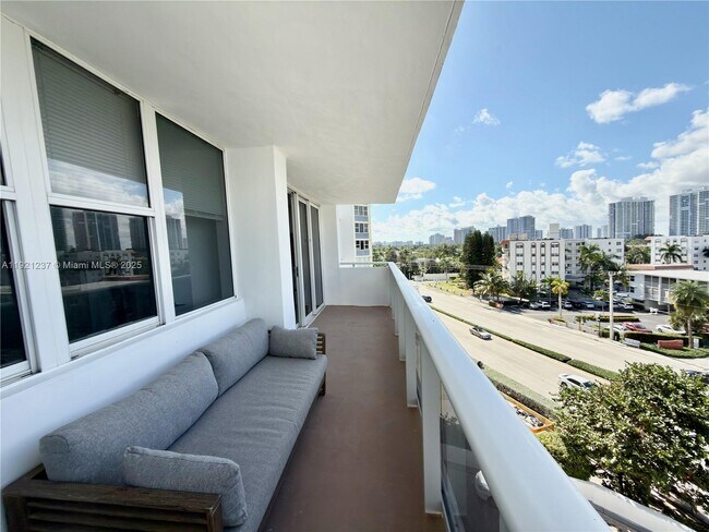 Building Photo - 3140 S Ocean Dr