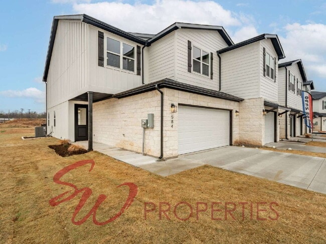 Building Photo - Gorgeous 3 bedroom townhome with a quick, easy walk to TSU campus!