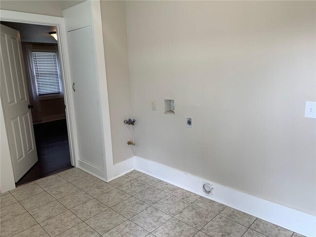 Building Photo - 1002 Forest St