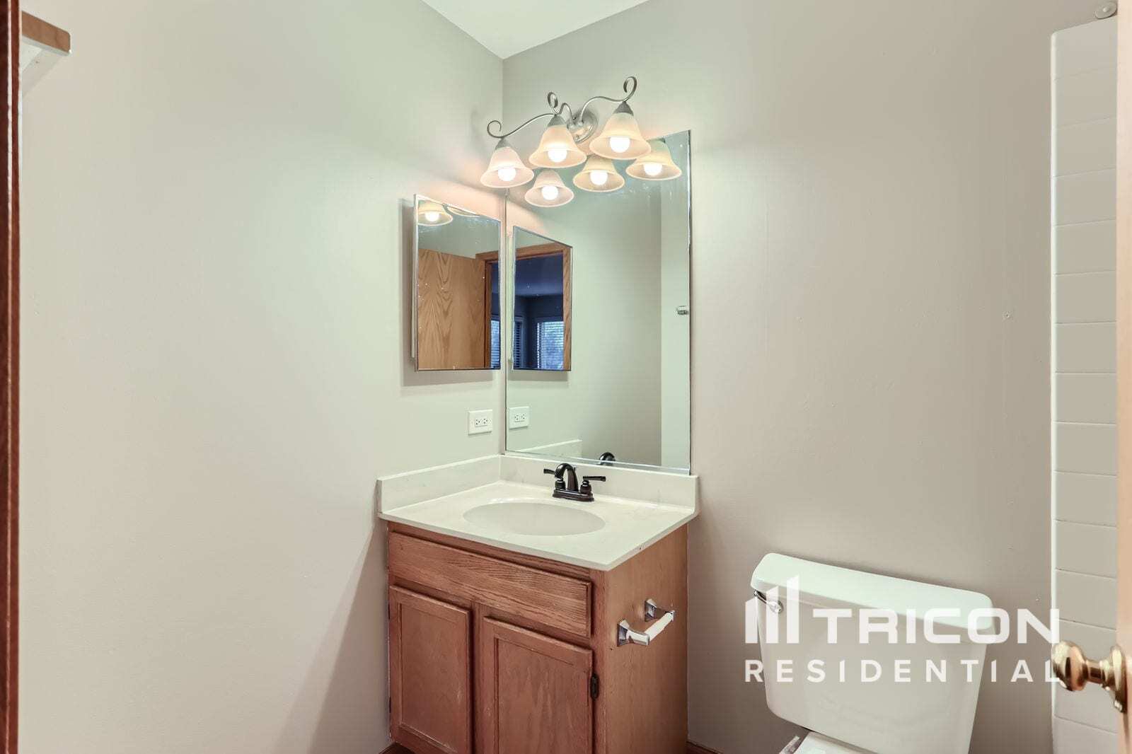 Building Photo - 924 Deer Trail Dr